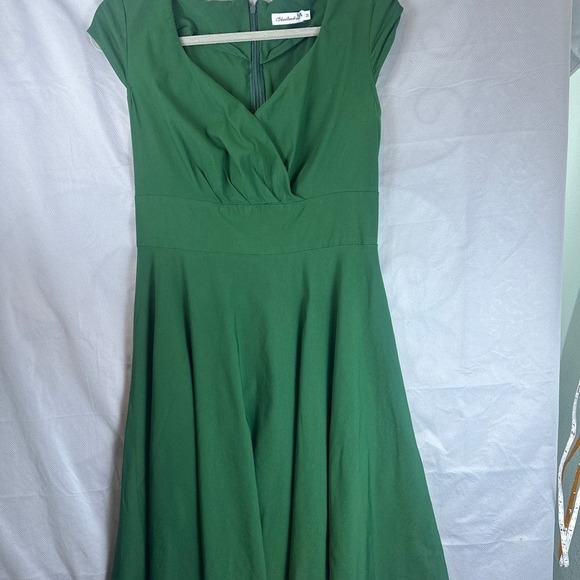 Cbonfinedress Women Solid Cap Sleeve V Neck Fit Flare Midi Dress Green Size M - Picture 3 of 12